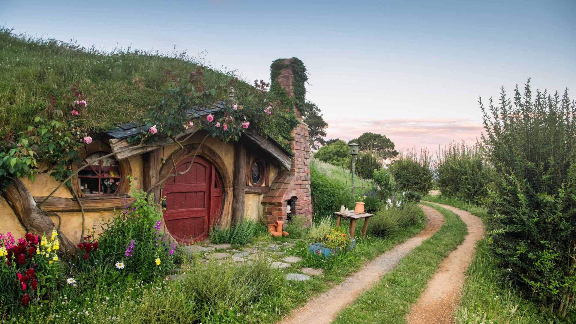 Hobbiton Movie Set