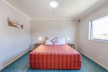 One Bedroom Unit (sleeps 3)